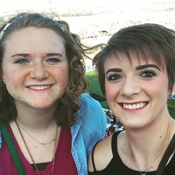 Meet your Posher, Hillary - Picture 1 of 1